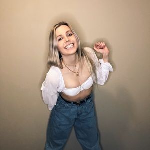 Meet your Posher, Danielle